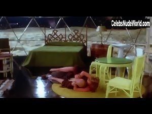 Valerie Perrine in Slaughterhouse-Five (1972) 9