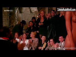 Eve Salvail in Pret-a-Porter (1994) 18