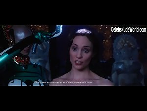 Tuppence Middleton in Jupiter Ascending (2015) 7