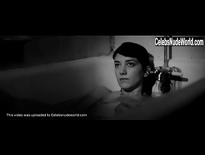 Sheila Vand in A Girl Walks Home Alone at Night (2014) 20