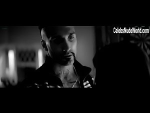 Sheila Vand in A Girl Walks Home Alone at Night (2014) 3