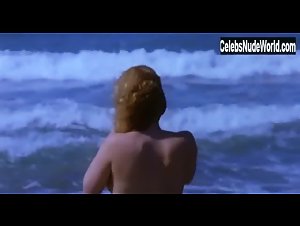 Sophie Quinton Beach , Butt scene in Avril (2006) 1