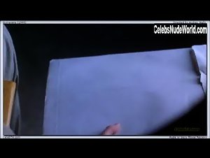 Grace Una hot scene in Guinevere (1999) 8
