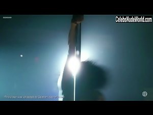 Sara Martins Poledance , boobs in Pigalle, la nuit (series) (2009) 5