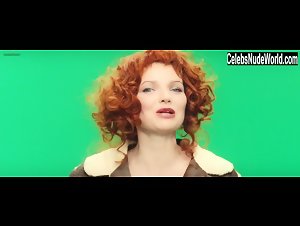 Sophie Quinton in Poupoupidou (2011) 16