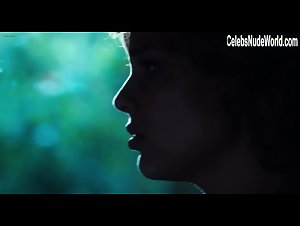 Angelique Cavallari in Anni felici (2013) 10