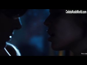 Angelique Cavallari in Anni felici (2013) 13