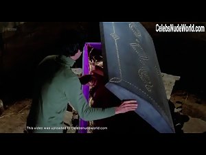 Alexandra Bastedo in La novia ensangrentada (1972) 17