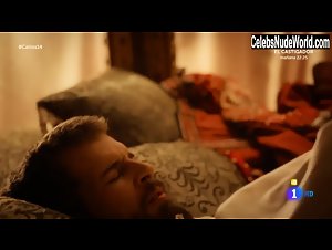 Ariana Martinez in Carlos, Rey Emperador (series) (2015) 18