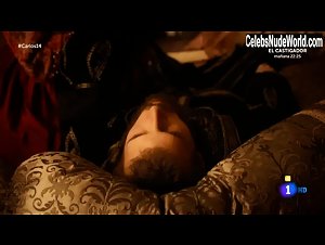 Ariana Martinez in Carlos, Rey Emperador (series) (2015) 3