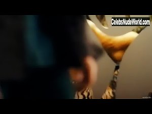 Flora Martinez Striptease , Nice Butt in Canciones de amor en Lolita's Club (2007) 15