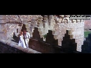 Marina Saura in Flesh and Blood (1985) 12