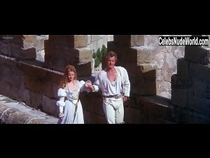 Marina Saura in Flesh and Blood (1985) 17
