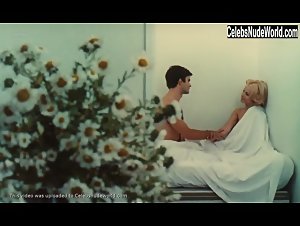 Marie-France Boyer in Le bonheur (1965) 20