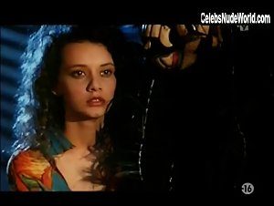 Dorothee Picard in Le parfum d'Emmanuelle (1993) 17