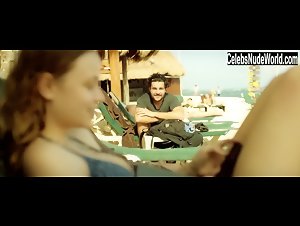 Makenzie Leigh in James White (2015) 9