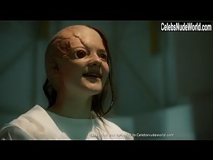 Alexandra Gordon Blonde , boobs In Hemlock Grove (series) (2013) 11