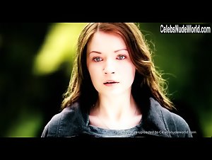 Laurence Hamelin in Moth Diaries (2011) 9