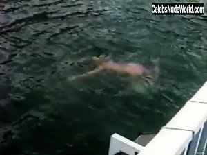 Pamela Anderson nude dipping in Pam & Tommy Lee sex tape (1998) 1