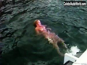 Pamela Anderson nude dipping in Pam & Tommy Lee sex tape (1998) 10
