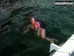 Pamela Anderson nude dipping in Pam & Tommy Lee sex tape (1998) 9