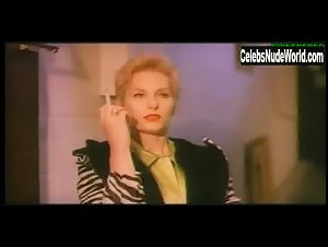Monique Parent Flasing , Butt in Seaside Seduction (2001)
