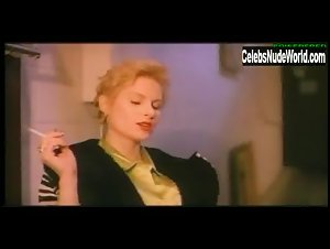 Monique Parent Flasing , Butt in Seaside Seduction (2001) 2