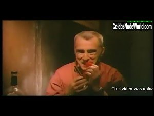 Monique Parent Flasing , Butt in Seaside Seduction (2001) 9