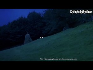 Ana Torrent sex scene in Vacas (1992) 3