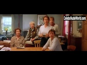 Celia Imrie in Calendar Girls (2003) 1