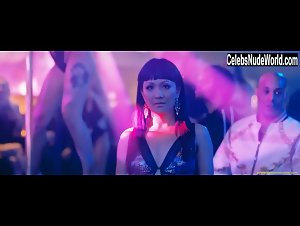 Jennifer Lopez Striptease , Butt scene in Hustlers 1