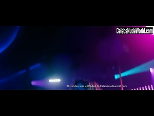 Jennifer Lopez Striptease , Butt scene in Hustlers 14
