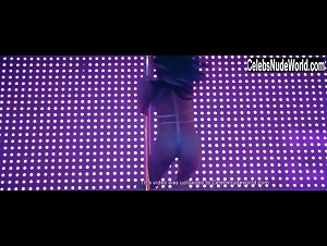 Jennifer Lopez Striptease , Butt scene in Hustlers 4