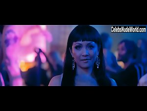 Jennifer Lopez Striptease , Butt scene in Hustlers 6