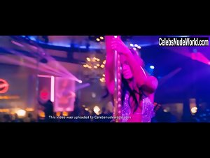 Jennifer Lopez Striptease , Butt scene in Hustlers 7