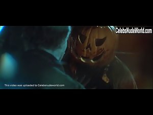 Danielle Harris boobs , Gore scene in Halloween (2007) 20