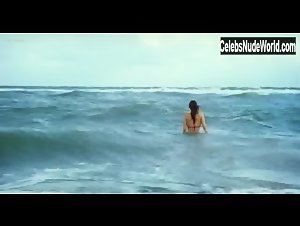 Ana Girardot in Le beau monde (2014) 17