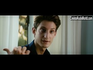 Ana Girardot in Un homme ideal (2015) 12