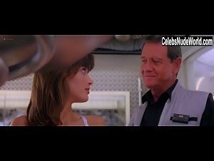 Amanda Pays in Leviathan (1989) 16