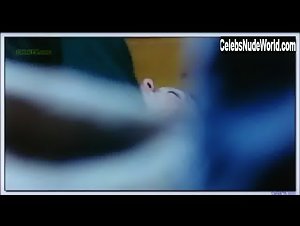 Molly Parker in Suspicious River (2000) 3