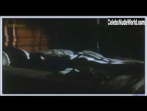 Molly Parker Flasing , boobs in Suspicious River (2000)