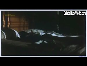 Molly Parker Flasing , boobs in Suspicious River (2000) 17