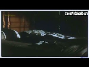 Molly Parker Flasing , boobs in Suspicious River (2000) 20