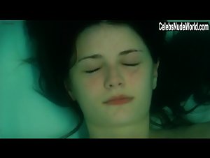 Mischa Barton in Walled In (2009) 1