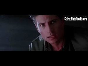 Gabrielle Anwar Bathroom , Flashing in Body Snatchers (1993) 13