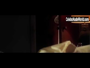 Gabrielle Anwar Bathroom , Flashing in Body Snatchers (1993) 19