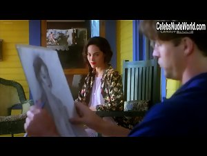 Joanna Going in How to Make an American Quilt (1995) 19