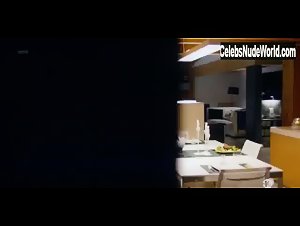 Catrinel Marlon in La porta rossa (series) (2017) 1
