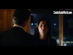 Catrinel Marlon in La porta rossa (series) (2017) 14