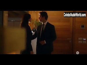 Catrinel Marlon in La porta rossa (series) (2017)